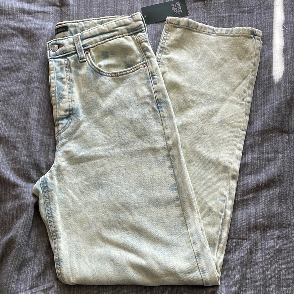 Highest rise 90s straight jeans!